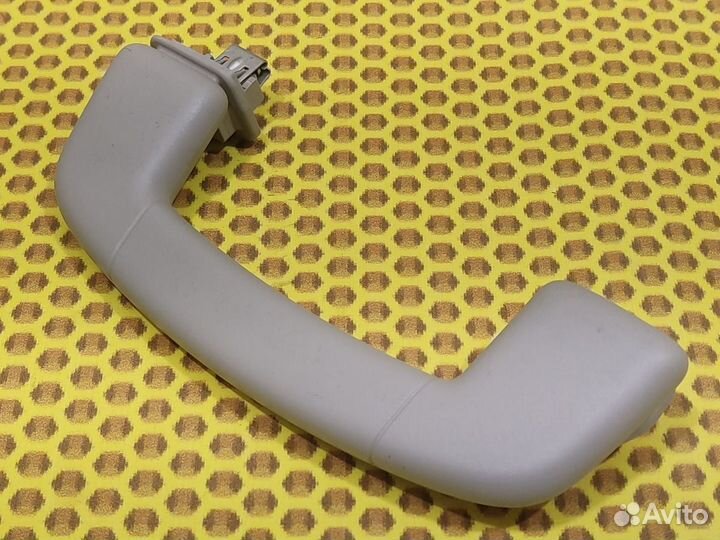 Ручка потолочная передняя правая Volkswagen Jetta