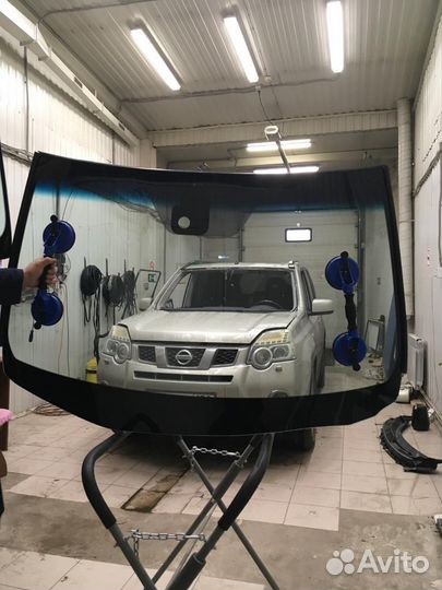 Лобовое стекло на Nissan X-Trail