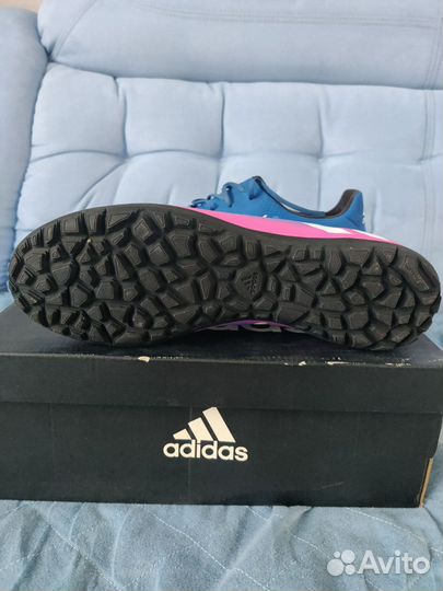 Футбольные бутсы adidas
