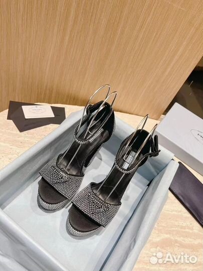 Женские босоножки на каблуке Prada