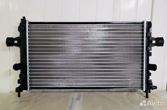 Радиатор Opel Astra H 2009