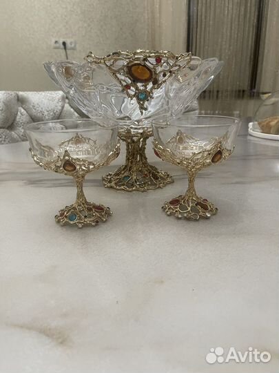 Ваза для фруктов на ножке