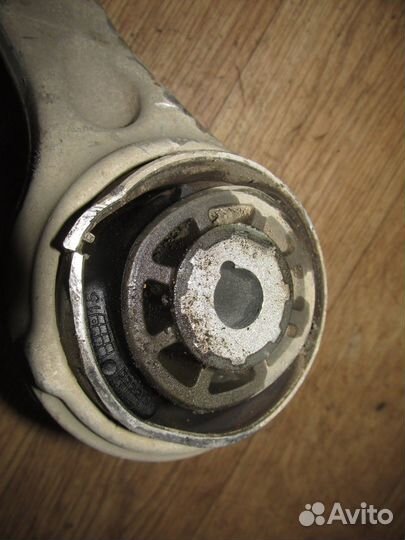 Рычаг подвески передний нижний левый