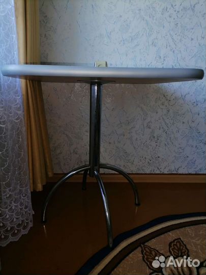 Кухонный стол