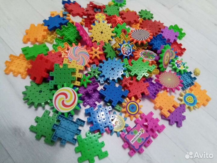 Конструктор, развивающие игрушки для малышей