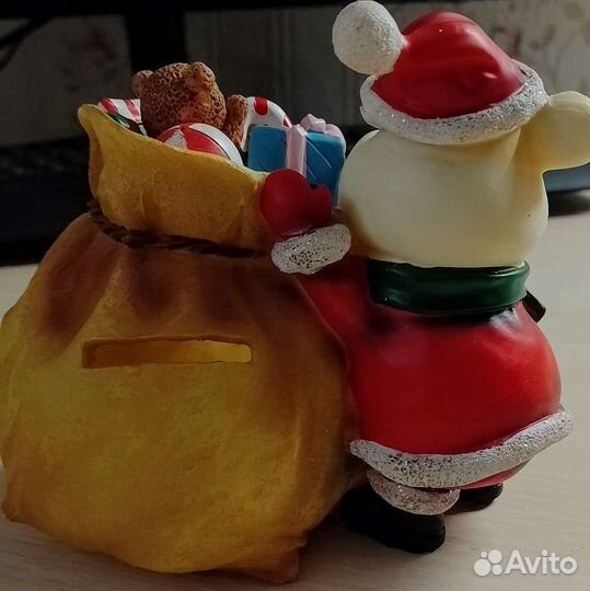 Статуэтка копилка со свинкой