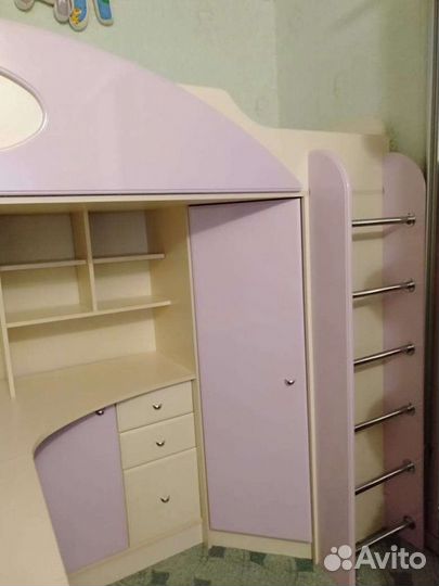 Двухъярусная кровать со столом