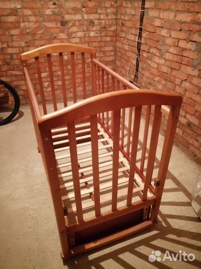 Детская кроватка с матрасом