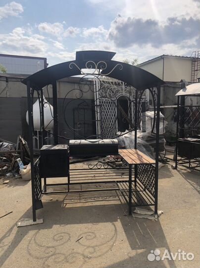 Мангал с крышей