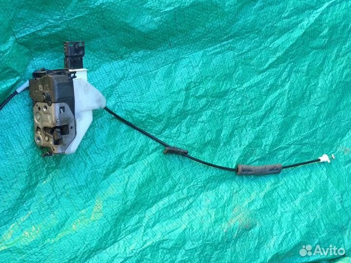 Peugeot 308 замок передней правой двери