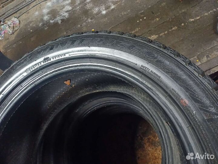 Dunlop SP Winter Ice 02 225/50 R17 и 225/50 R17
