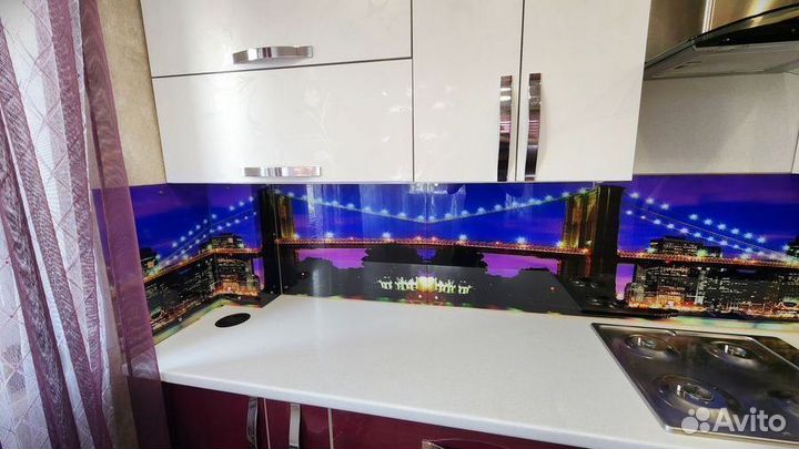 Кухонный фартук из стекла