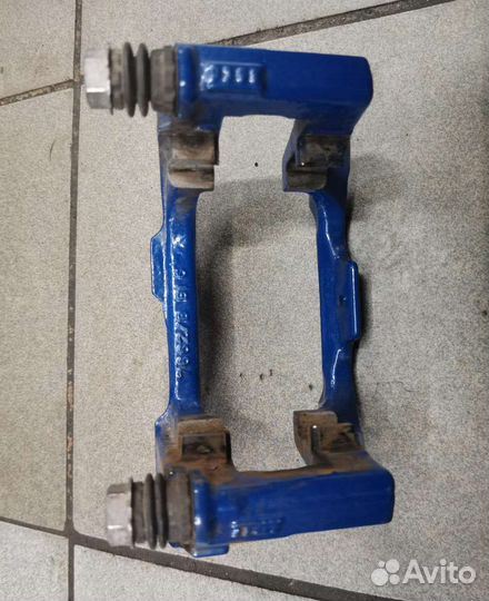 Bmw M5 F90 скоба суппорта заднего левого