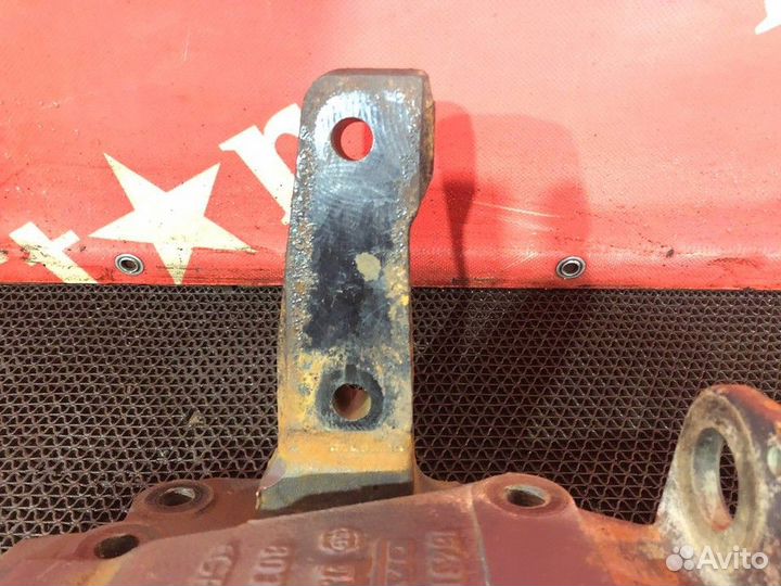 Кронштейн передней рессоры левый Daf XF105