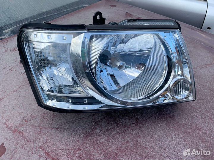 Фара Nissan Patrol Y61 2004-2010