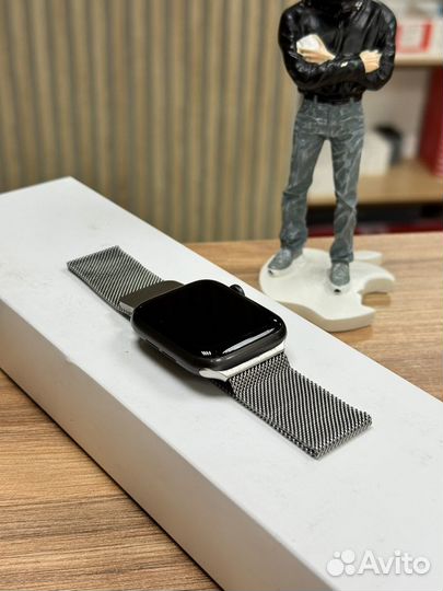 Apple Watch SE 44mm Black / Battery 87