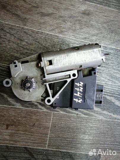 Моторчик люка BMW X5 E53 дорестайлинг