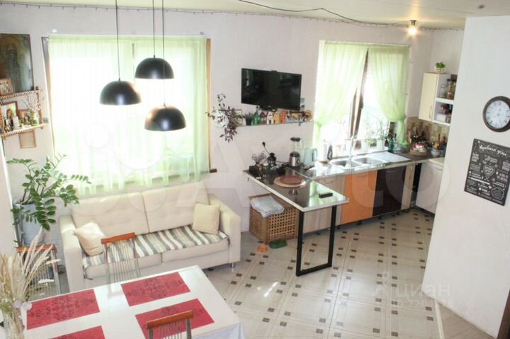 Коттедж 196 м² на участке 7,5 сот.