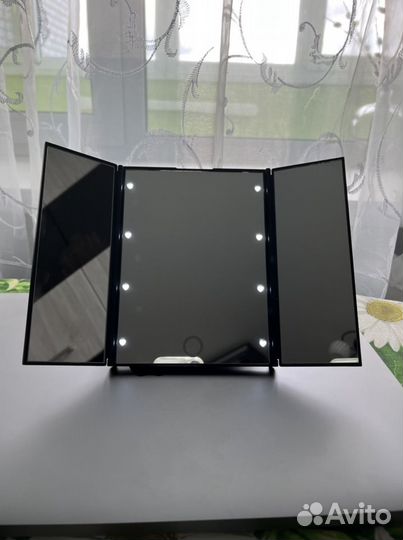 Зеркало для макияжа с подсветкой