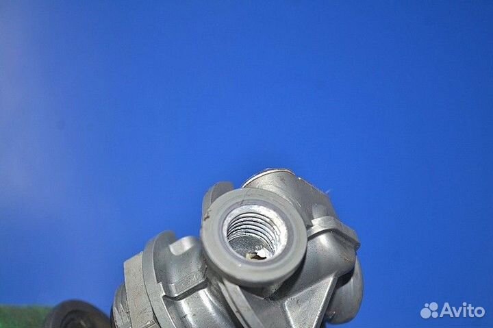 Выпускной клапан ручного тормоза iveco Stralis (01