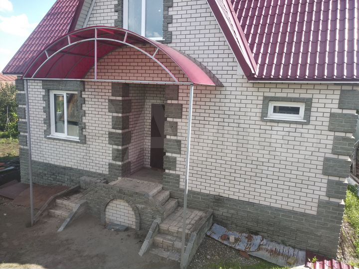 Коттедж 200 м² на участке 12 сот.