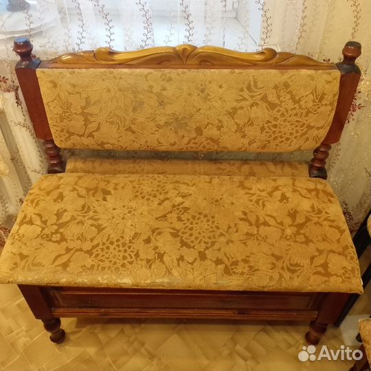 Кухонный стол и уголок