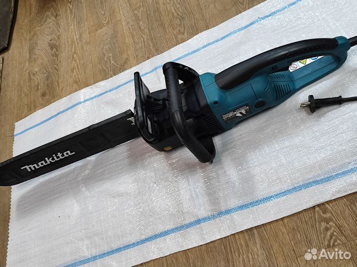 Пила цепная электрическая Makita UC 4030A