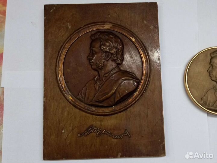 Панно из дерева и настольная медаль.Пушкин.А.С