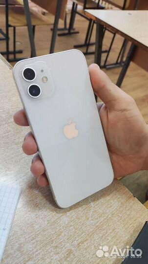 iPhone 12, 64 ГБ