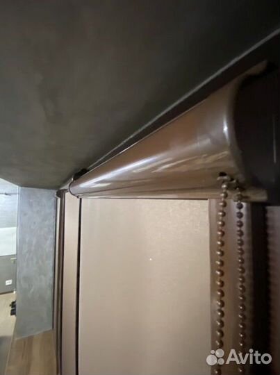 Рулонные шторы в коричневом коробе N4390