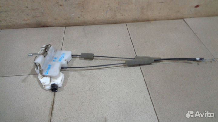 Замок двери передней правой Mitsubishi Galant 9