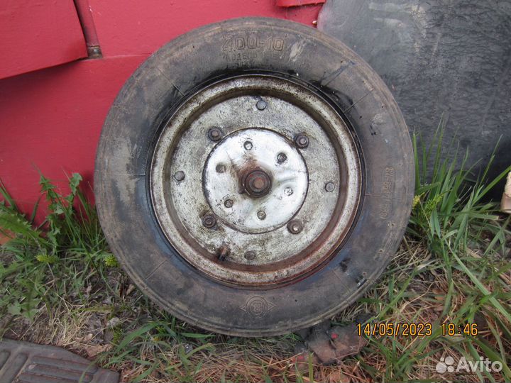 Колесо мотороллера муравей