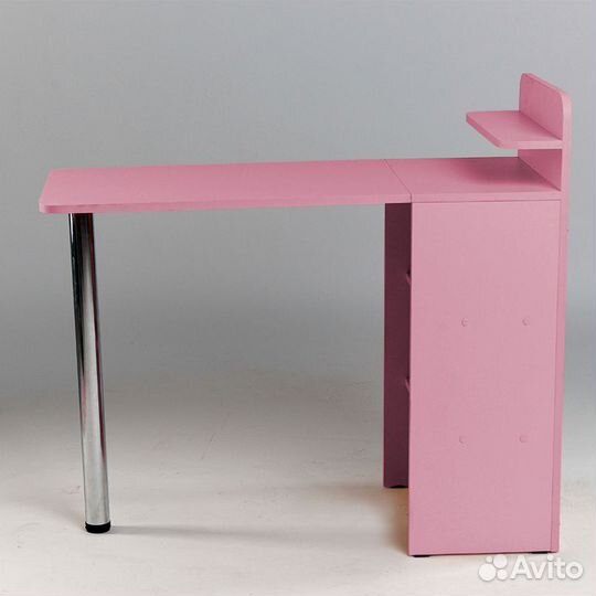 Маникюрный стол