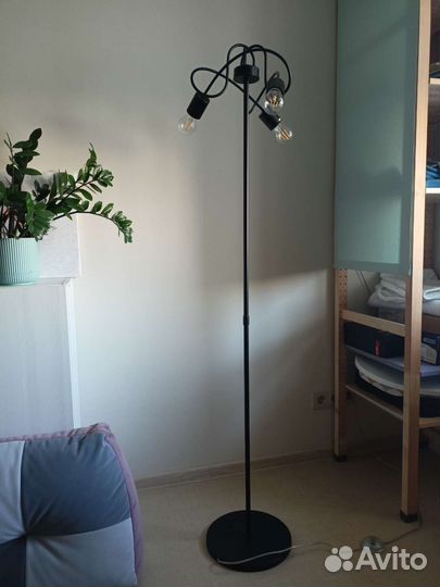 Напольный светильник