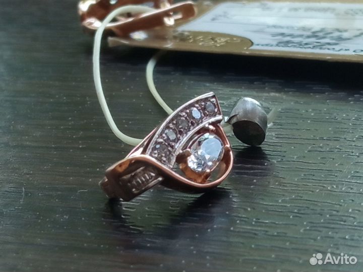 Золотые серьги с цирконием новые
