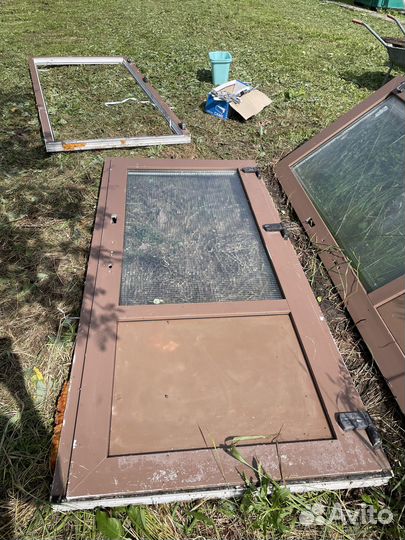 Пластиковая входная дверь коричневая