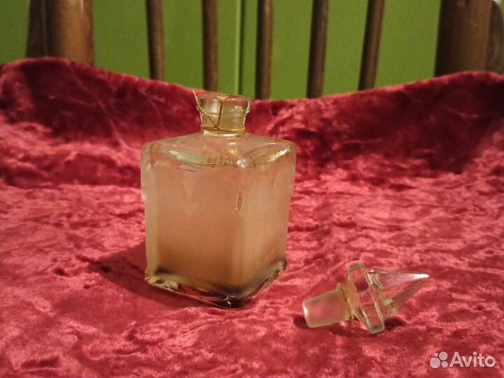 Винтажный флакон от духов, Чёрный ларец