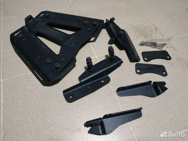 Givi SR1144 и Givi M8A - крепление и площадка Mono