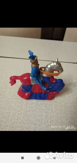 Всадники игрушечные