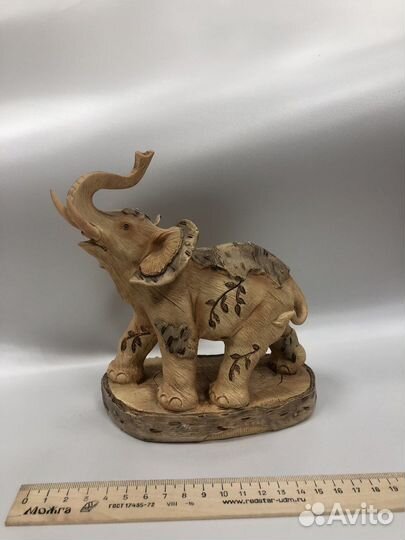 Статуэтка слон выполнен из дерева