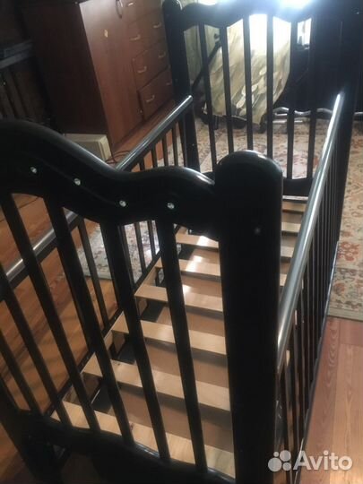 Детская кровать с маятником