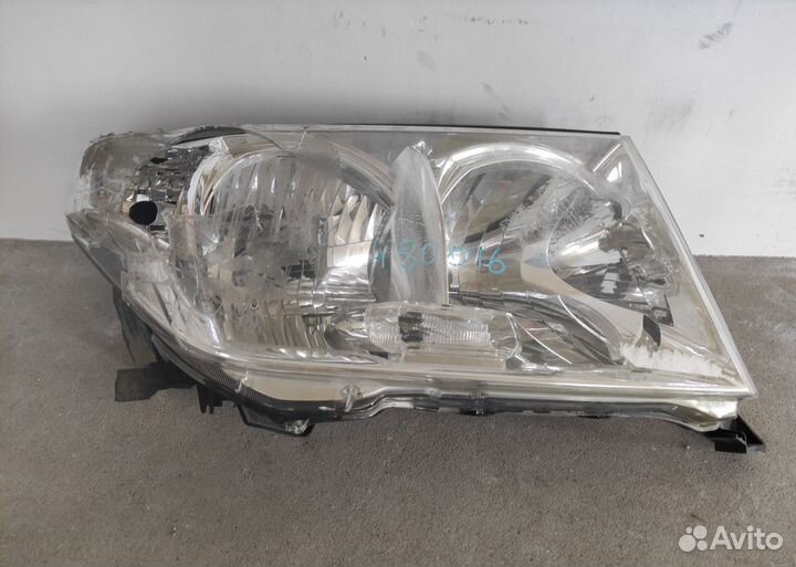 Фара правая битая Toyota Land Cruiser 200