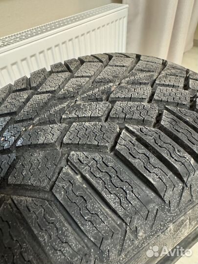 Continental ContiVikingContact 7 215/50 R17 95T