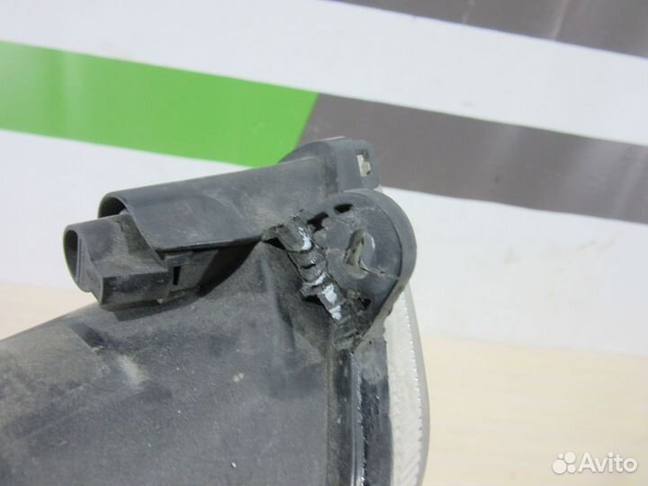 Фара противотуманная левая VW Passat B7