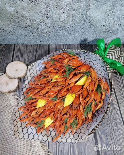 Съедобный букет из крабов, раков, креветок