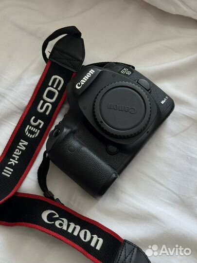 Зеркальный фотоаппарат canon 5D mark iii