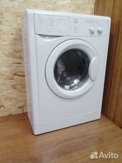 Стиральная машина узкая Indesit wisn 82