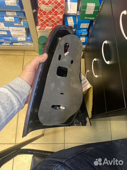 Фонарь задний правый renault logan