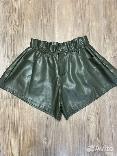 Шорты экокожа расклешенные