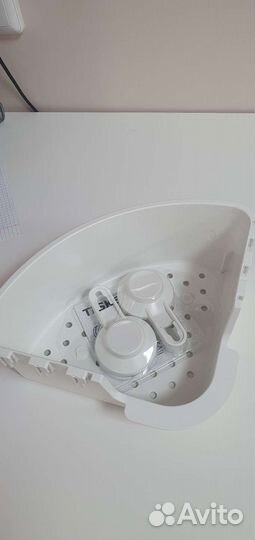 Tisken тискен угловая полка на присосках белый